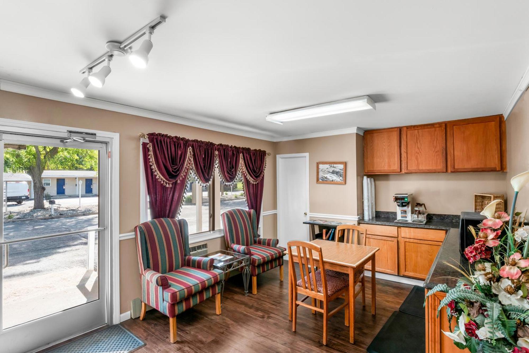 Americas Best Value Inn Jonesville/Hillsdale Exterior foto
