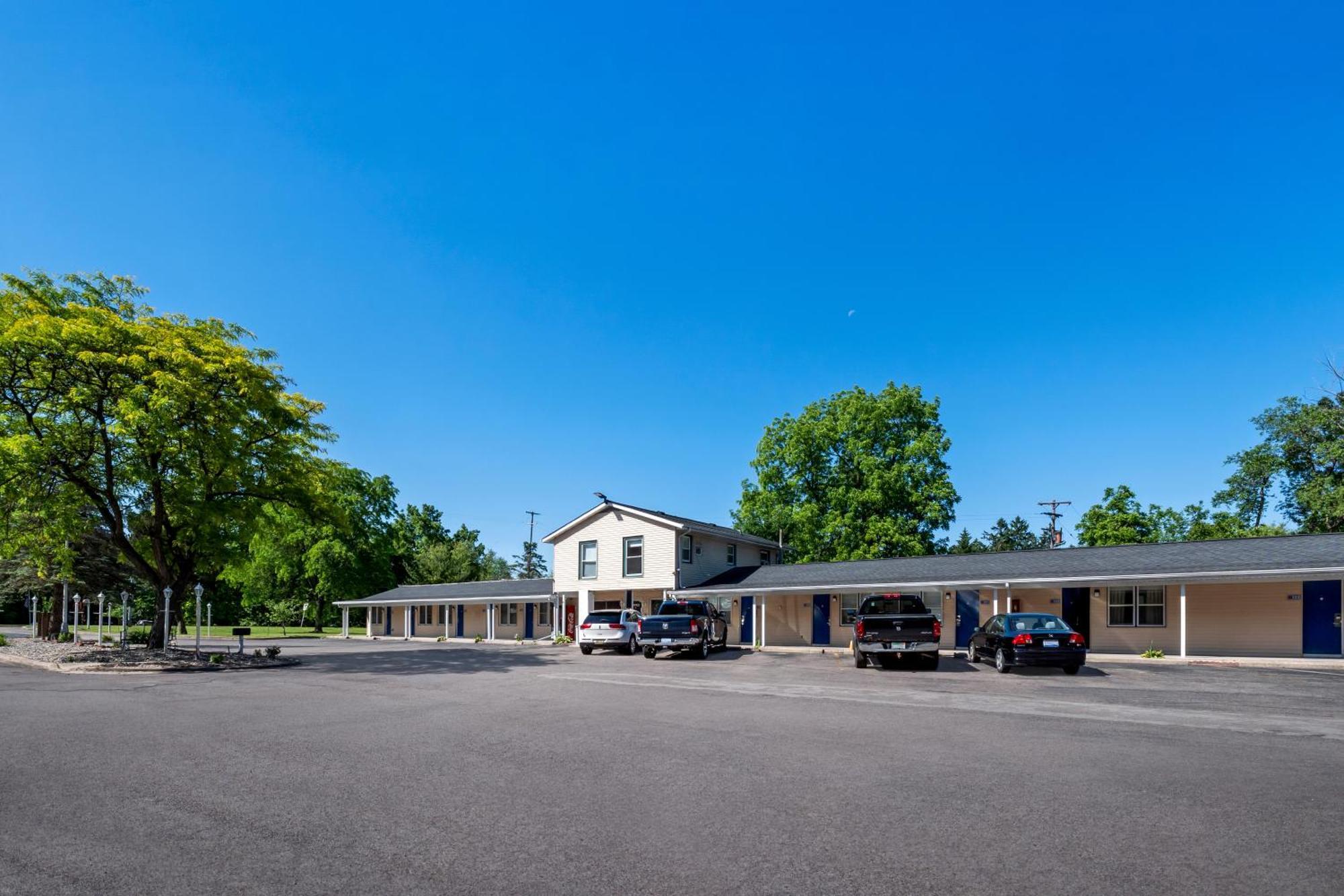 Americas Best Value Inn Jonesville/Hillsdale Exterior foto